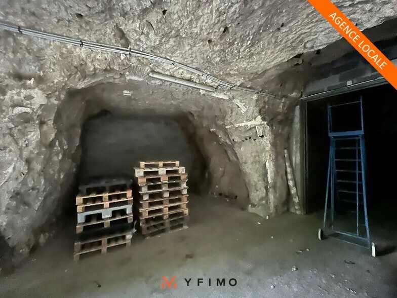 Local d'activités dans Bougival à vendre - Photo de l’immeuble – Image 2 sur 5