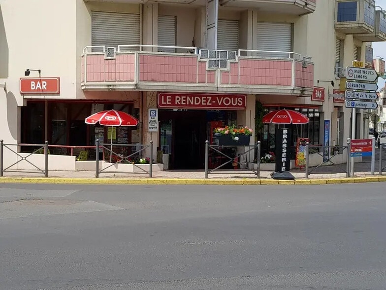 Local commercial dans Puy-Guillaume à vendre - Photo de l’immeuble – Image 1 sur 5