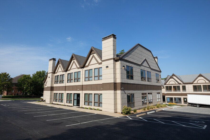 10670 Barkley St, Overland Park, KS à vendre - Photo de l’immeuble – Image 2 sur 13
