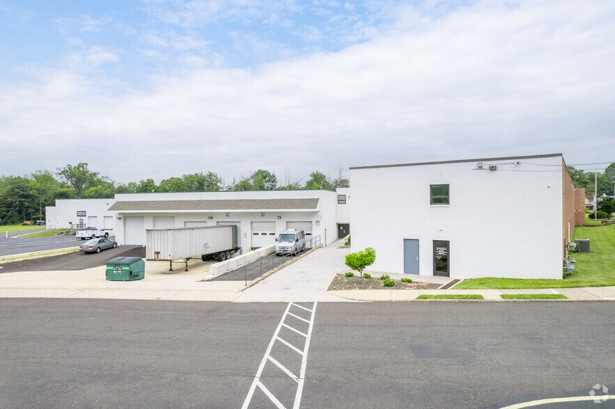 31 Oak Ave, Chalfont, PA à louer - Photo de l’immeuble – Image 3 sur 6