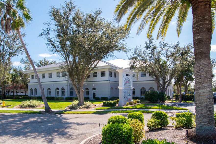 3820 Colonial Blvd, Fort Myers, FL à louer - Photo de l’immeuble – Image 1 sur 33