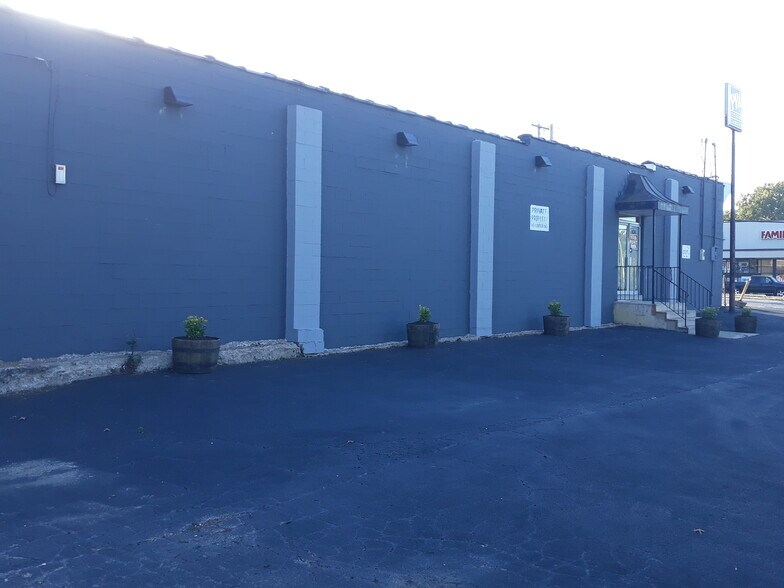 834 Lemay Ferry Rd, Saint Louis, MO à louer - Photo de l’immeuble – Image 3 sur 9