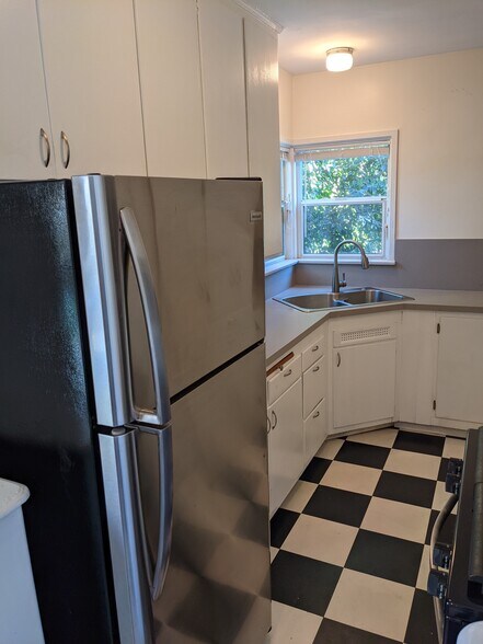 10945 Hesby St, North Hollywood, CA à vendre - Photo de l’immeuble – Image 3 sur 8