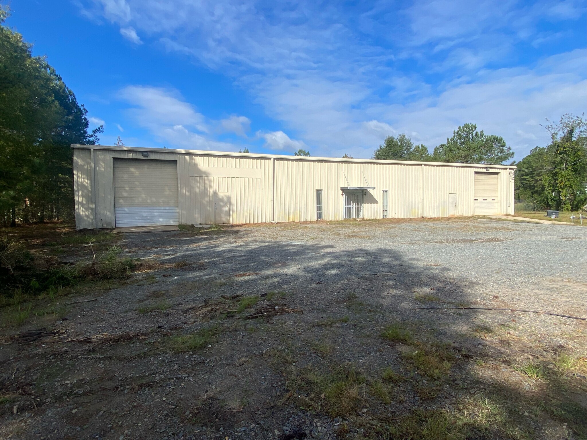 3131 Hawkins Ave, Sanford, NC à louer Photo principale– Image 1 sur 8