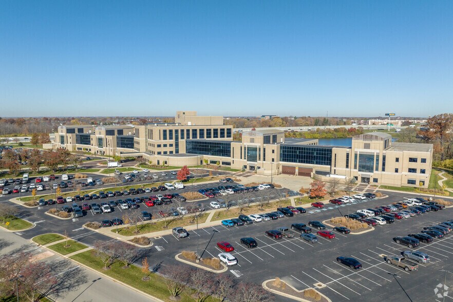 11100 USA Pky, Fishers, IN à louer - Photo de l’immeuble – Image 3 sur 25