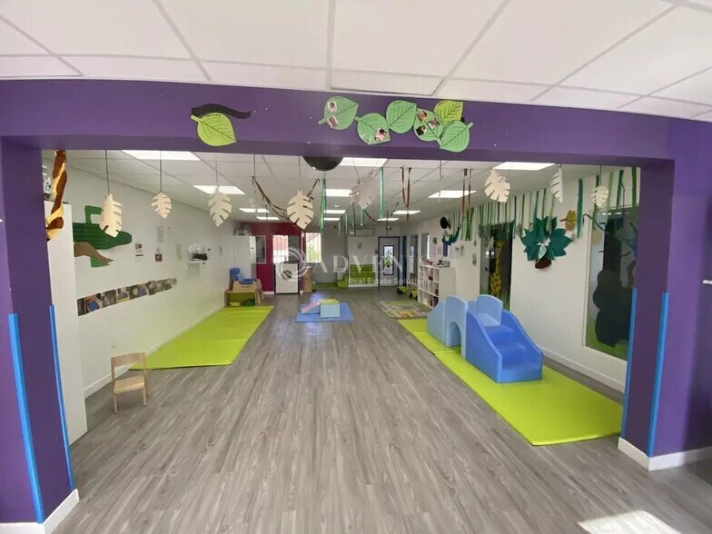 Bureau dans Trappes à vendre - Photo de l’immeuble – Image 3 sur 10