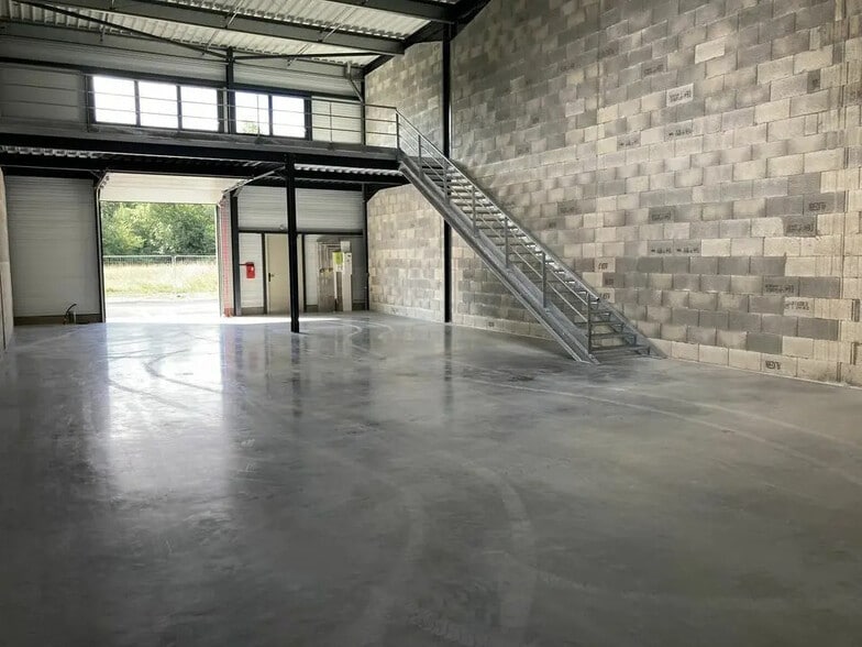 Local d'activités dans Montauban à vendre - Photo de l’immeuble – Image 2 sur 5