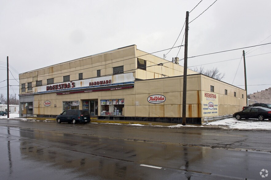 617 Portage St, Kalamazoo, MI à vendre - Photo de l’immeuble – Image 2 sur 4