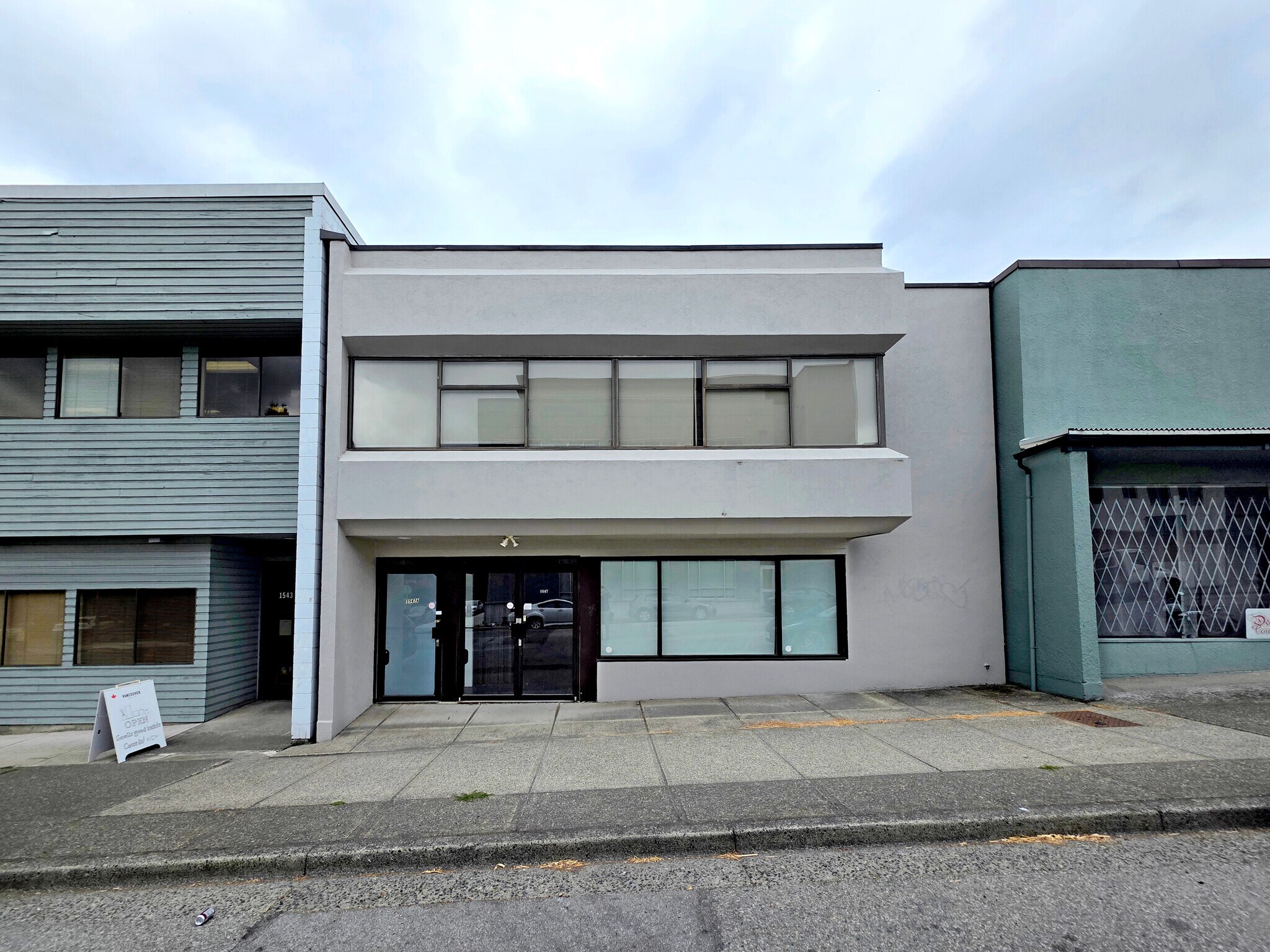 1547 Venables St, Vancouver, BC à louer Photo de l’immeuble– Image 1 sur 6
