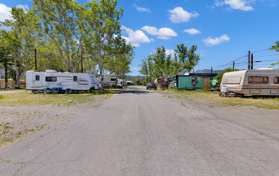 1241 S Main St, Yreka, CA à vendre - Photo de l’immeuble – Image 3 sur 30