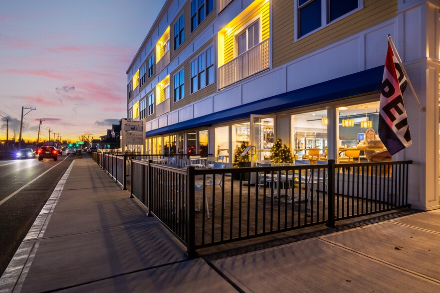 185 Main St, Niantic, CT à vendre - Photo de l’immeuble – Image 3 sur 3