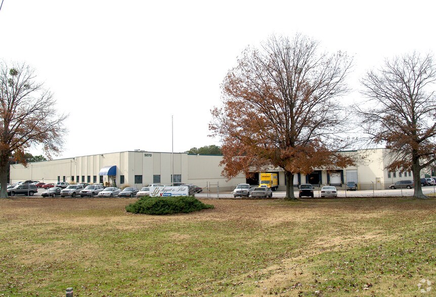5070 Phillip Lee Dr, Atlanta, GA à louer - Photo de l’immeuble – Image 2 sur 7
