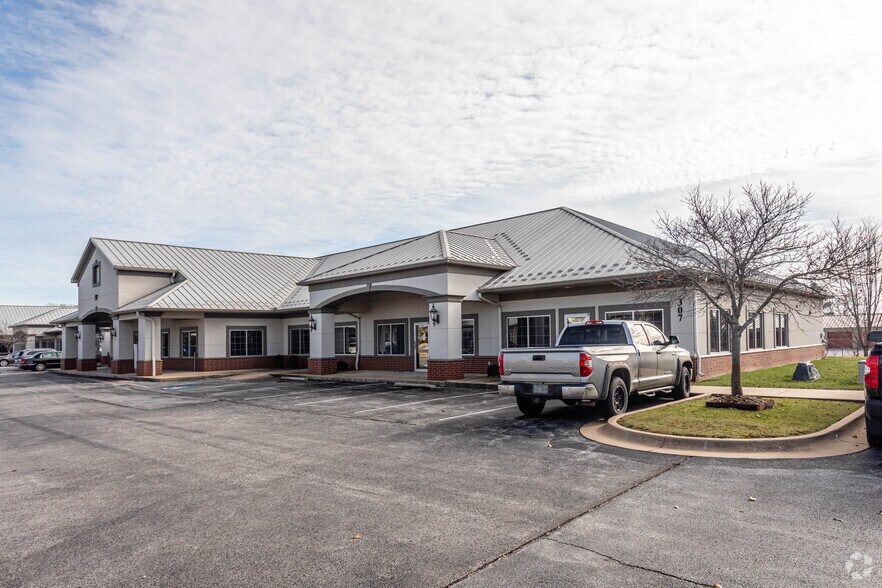 307 SW 18th St, Bentonville, AR à louer - Photo de l’immeuble – Image 2 sur 4