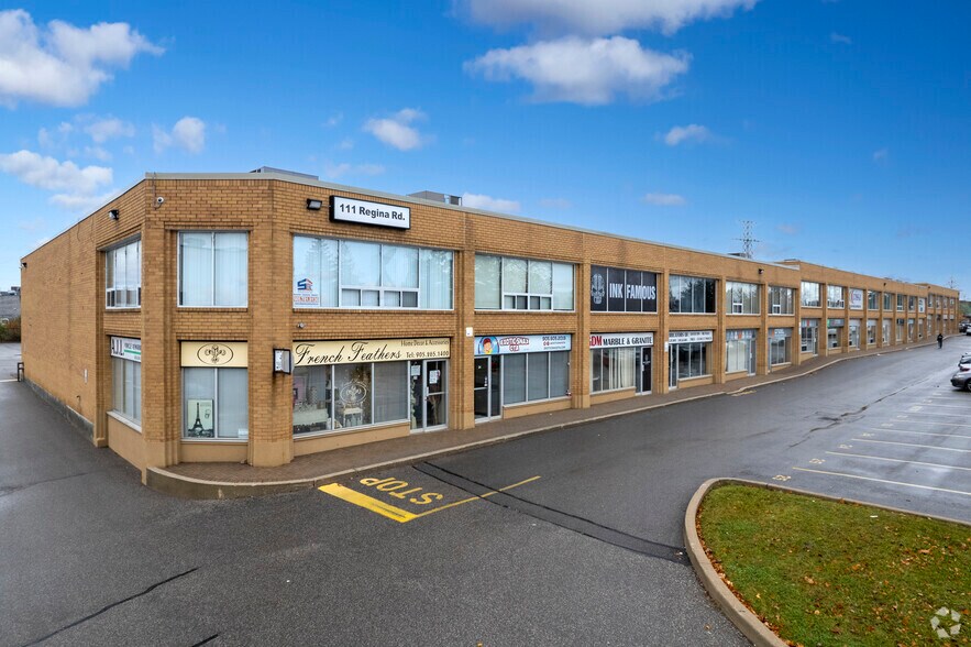 111 Regina Rd, Vaughan, ON à louer - Photo de l’immeuble – Image 2 sur 4
