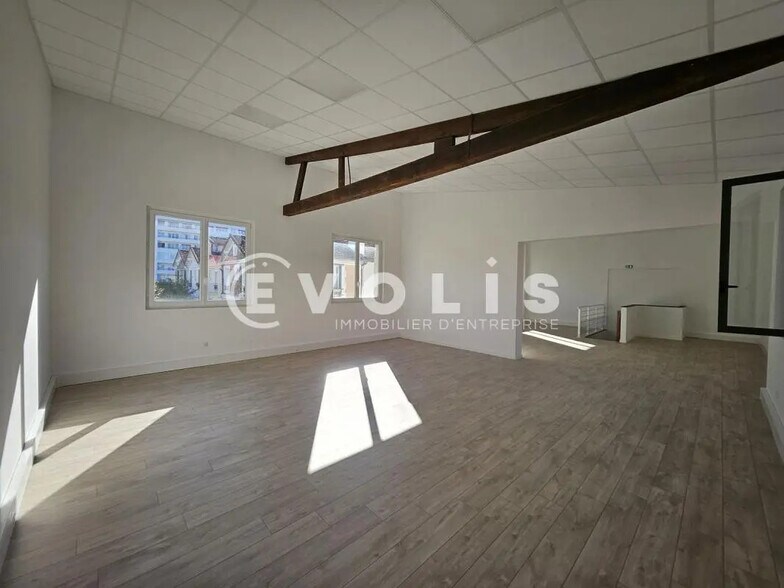 Bureau dans Cachan à louer - Photo intérieure – Image 3 sur 14