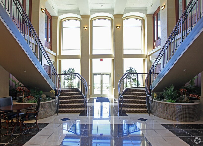 1251 NW Briarcliff Pky, Kansas City, MO à louer - Hall d’entrée – Image 3 sur 8