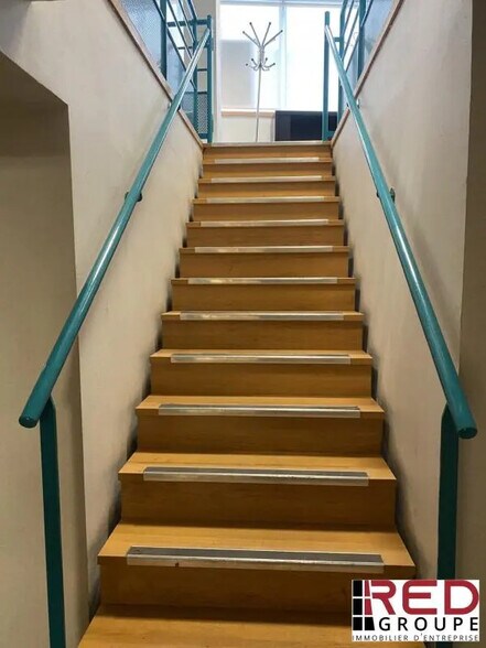 Local commercial dans Aubagne à vendre - Photo de l’immeuble – Image 2 sur 5