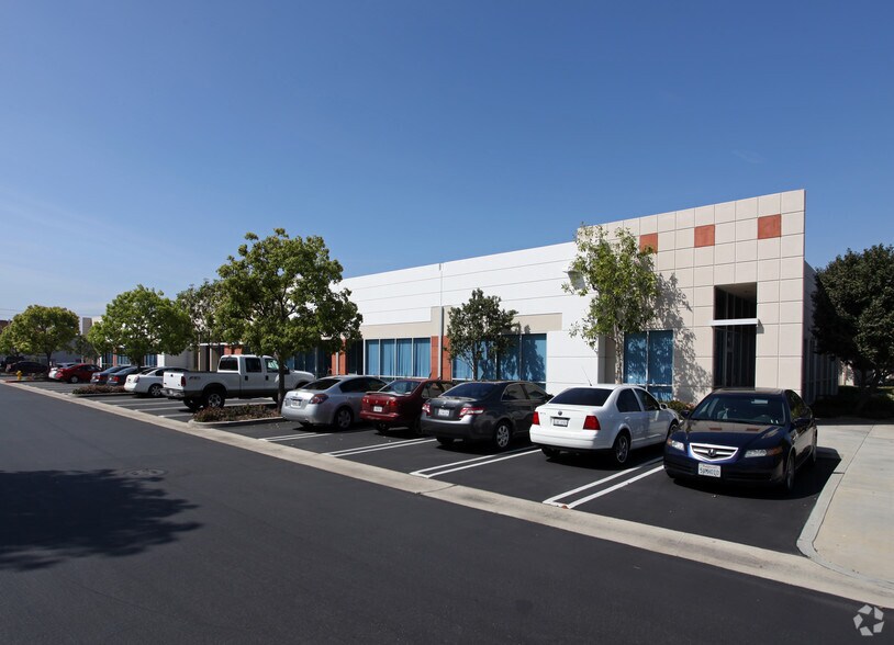 20984 Bake Pky, Lake Forest, CA à louer - Photo principale – Image 1 sur 23