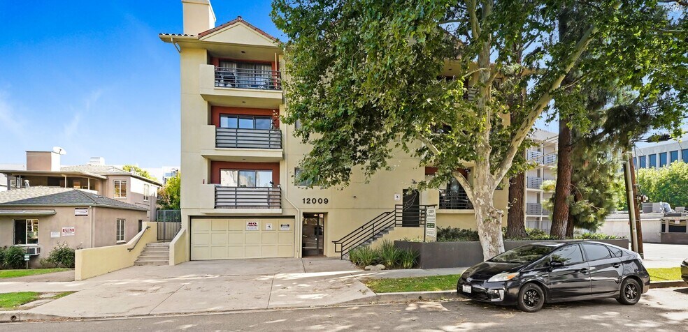 12009 Hoffman St, Studio City, CA à vendre - Photo de l’immeuble – Image 3 sur 13