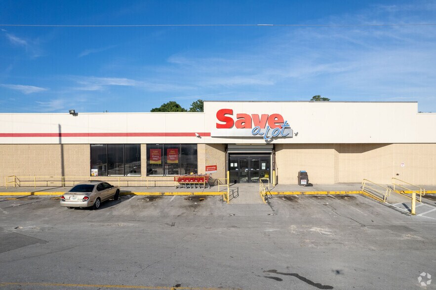8000 Lem Turner Rd, Jacksonville, FL à vendre - Photo de l’immeuble – Image 2 sur 19