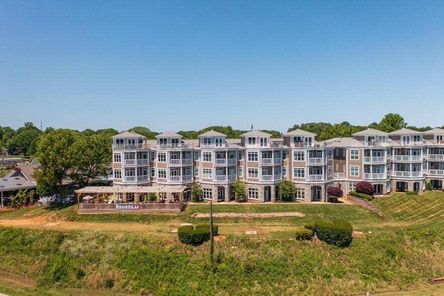 637 Williamson Rd, Mooresville, NC à louer - Photo principale – Image 1 sur 3