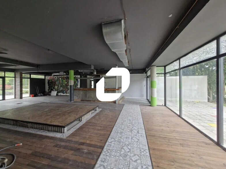 Local d'activités dans Champs-sur-Marne à vendre - Photo de l’immeuble – Image 3 sur 4