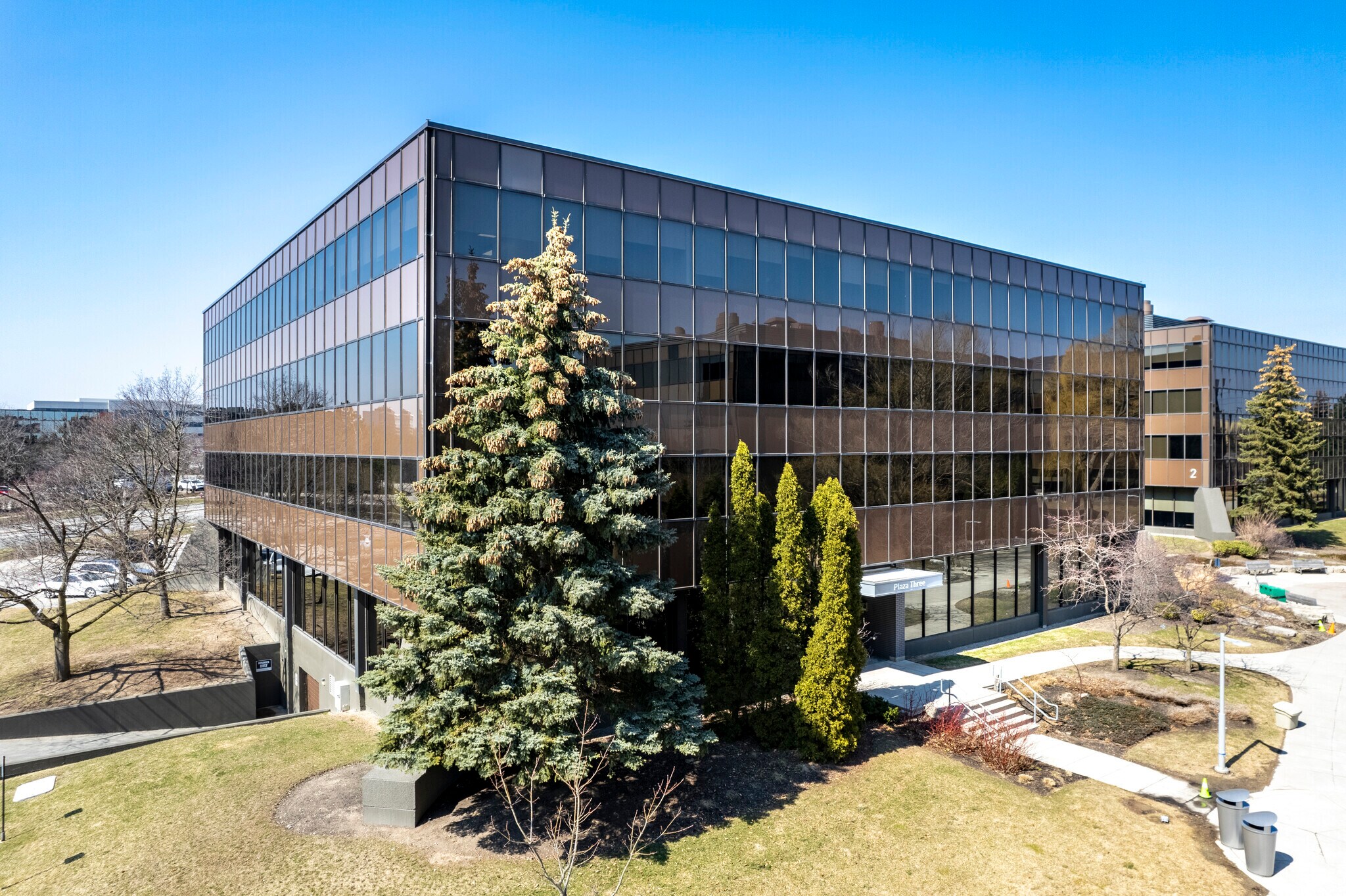 2000 Argentia Rd, Mississauga, ON à louer Photo principale– Image 1 sur 8