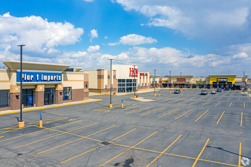 3701 W Division St, Saint Cloud, MN à louer - Photo de l’immeuble – Image 1 sur 9