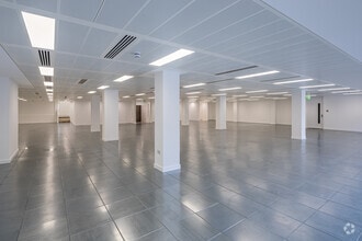 12-18 Grosvenor Gdns, Londres à louer Photo intérieure– Image 2 sur 6