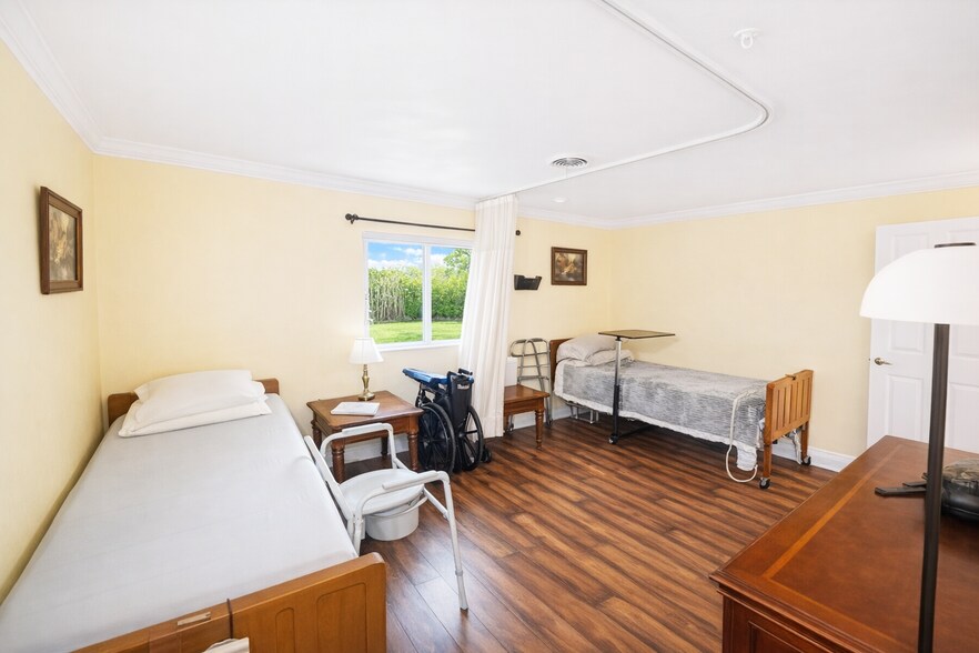 3700 NW 27th St, Lauderdale Lakes, FL à vendre - Photo de l’immeuble – Image 3 sur 11