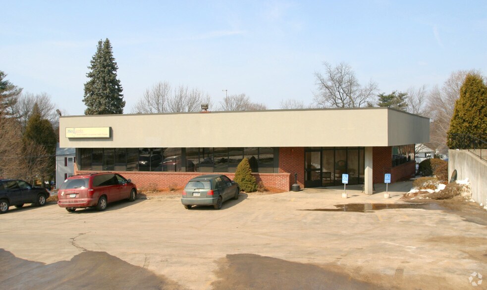 975 Farmington Ave, Bristol, CT à louer - Photo de l’immeuble – Image 3 sur 5