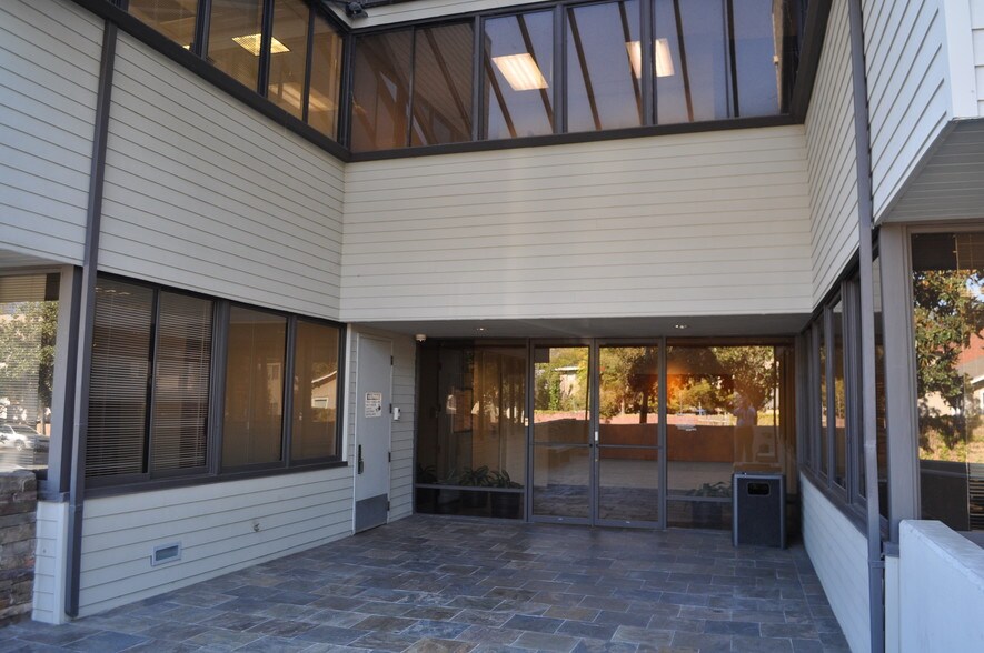1010 E Union St, Pasadena, CA à louer - Photo de l’immeuble – Image 2 sur 4