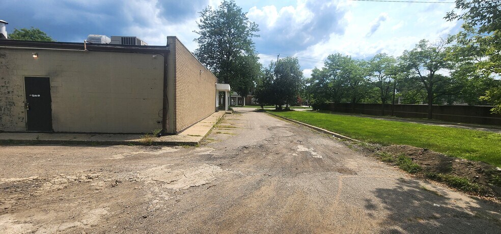 24050-24070 W 9 Mile Rd, Southfield, MI à vendre - Photo de l’immeuble – Image 2 sur 4
