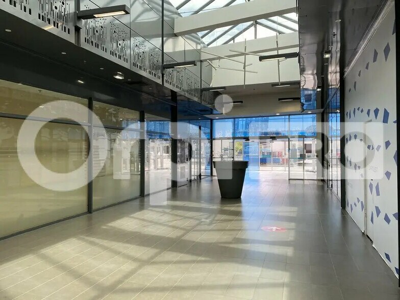 Local commercial dans Nevers à louer - Hall d’entrée – Image 3 sur 5