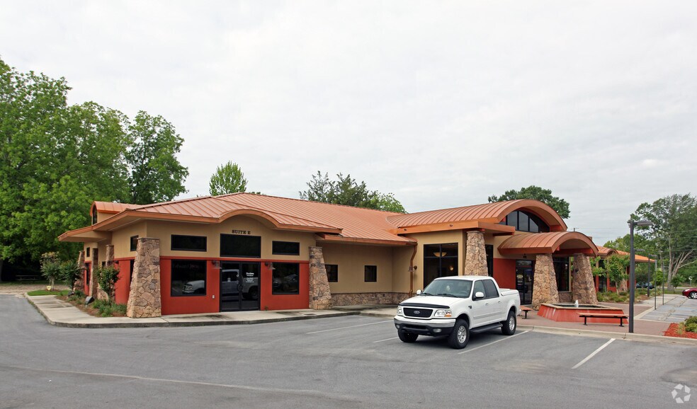 101 E 4th Ave, Crestview, FL à louer - Photo principale – Image 1 sur 2