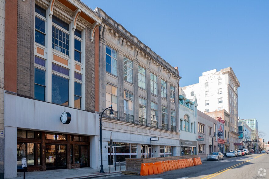 107-109 W Main St, Durham, NC à louer - Photo de l’immeuble – Image 1 sur 10