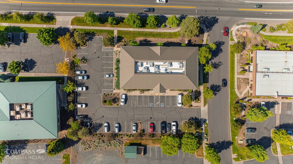963 SW Simpson Ave, Bend, OR à louer - Photo de l’immeuble – Image 2 sur 11