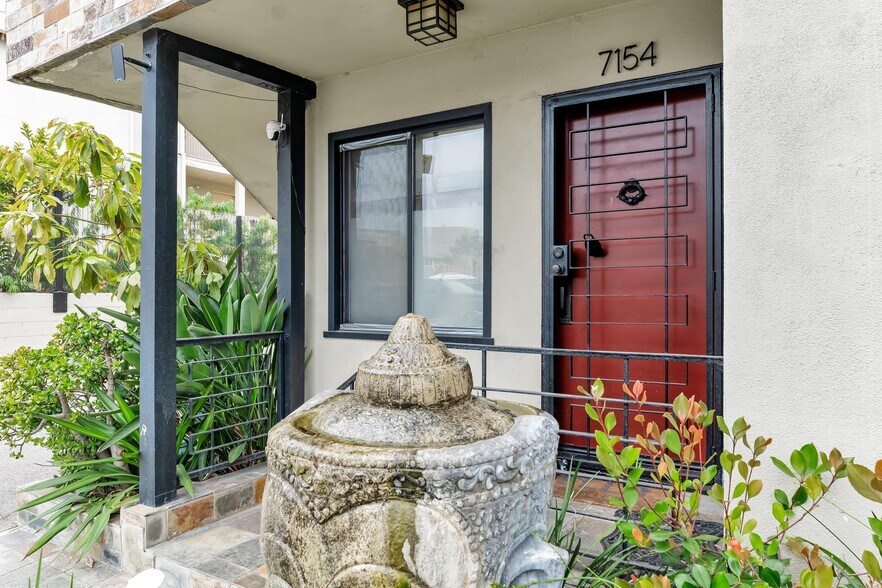 7154 Lexington Ave, West Hollywood, CA à vendre - Photo de l’immeuble – Image 2 sur 29