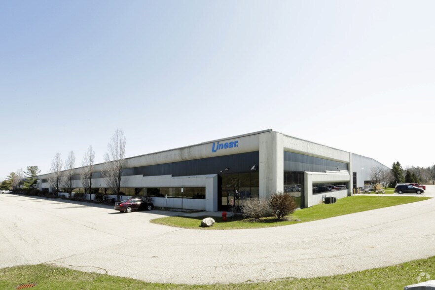 2547 3 Mile Rd NW, Grand Rapids, MI à louer - Photo principale – Image 1 sur 11
