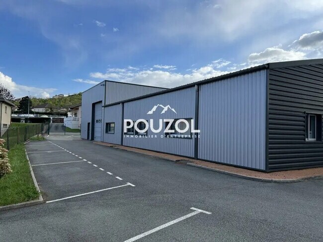 Plus de détails pour Local d'activités à louer