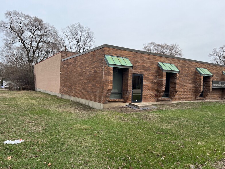 535 S York Rd, Bensenville, IL à vendre - Photo de l’immeuble – Image 2 sur 20