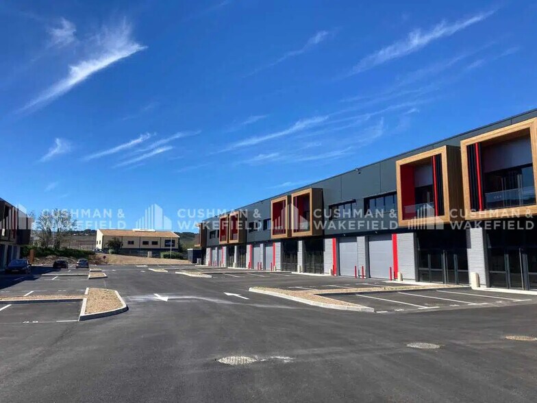 274 Avenue De Bruxelles, La Seyne-sur-Mer à louer - Photo de l’immeuble – Image 2 sur 8