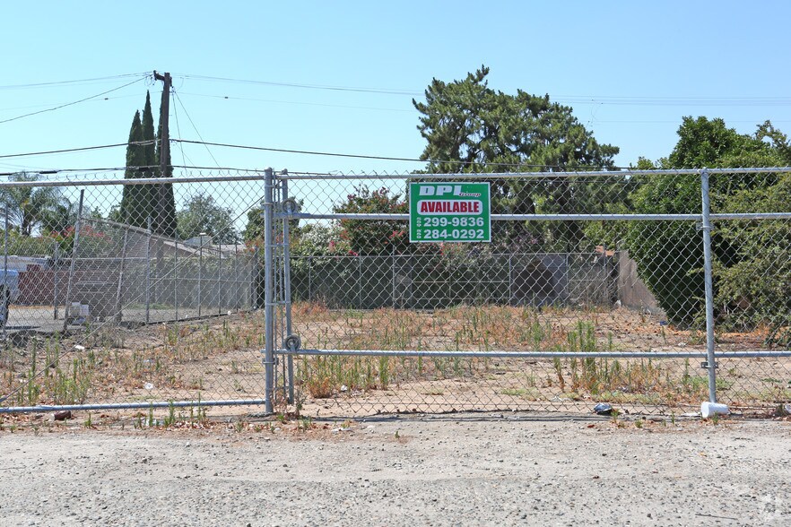 4736 E Kings Canyon Rd, Fresno, CA à vendre - Photo de l’immeuble – Image 3 sur 3