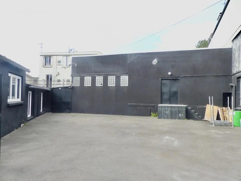Local d'activités dans Montreuil à vendre - Photo de l’immeuble – Image 2 sur 18