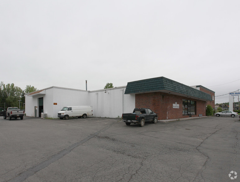 102 Quaker Rd, Queensbury, NY à louer - Photo de l’immeuble – Image 2 sur 2
