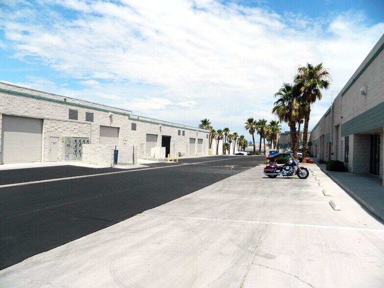 5140 Rogers St, Las Vegas, NV à louer - Photo de l’immeuble – Image 3 sur 8