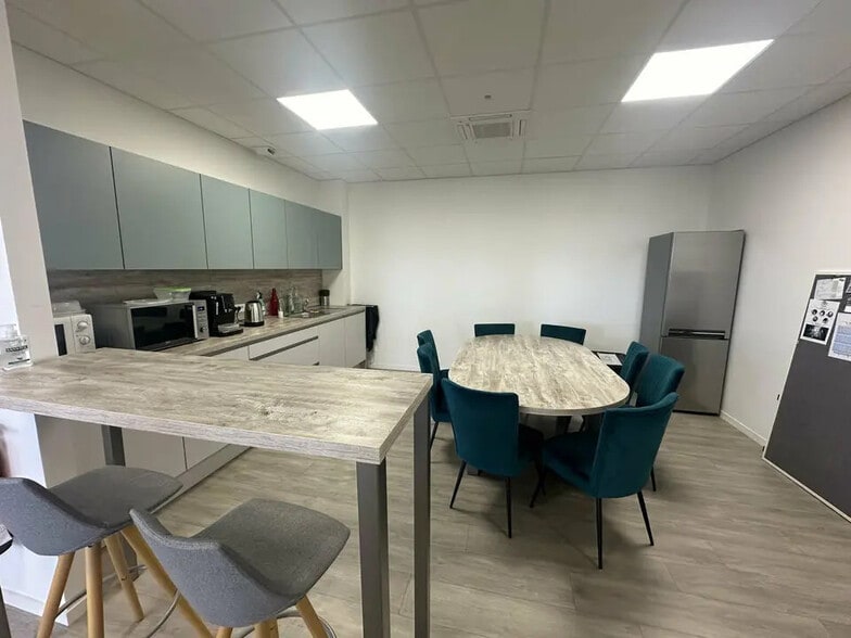 Bureau dans Reims à vendre - Photo de l’immeuble – Image 2 sur 8