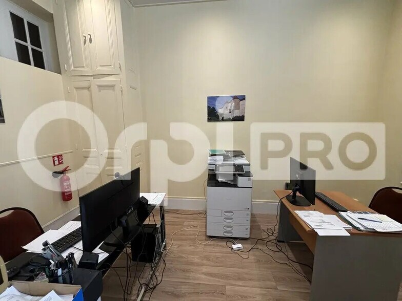 Bureau dans Compiègne à louer - Photo de l’immeuble – Image 2 sur 5