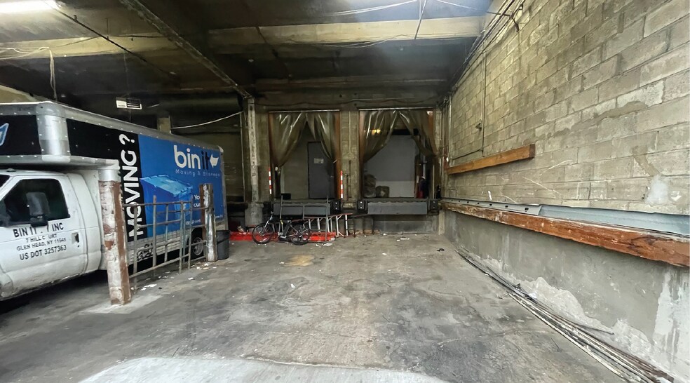 49-29 30th Pl, Long Island City, NY à louer - Photo intérieure – Image 2 sur 4