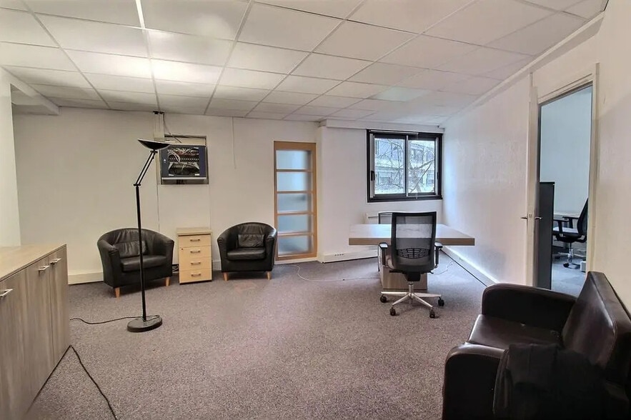 350 Rue Lecourbe, Paris à louer - Photo de l’immeuble – Image 1 sur 8